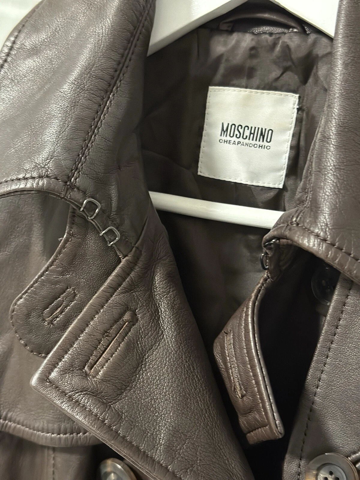 Trench cappotto Moschino economico e chic in pelle doppiopetto marrone taglia 42