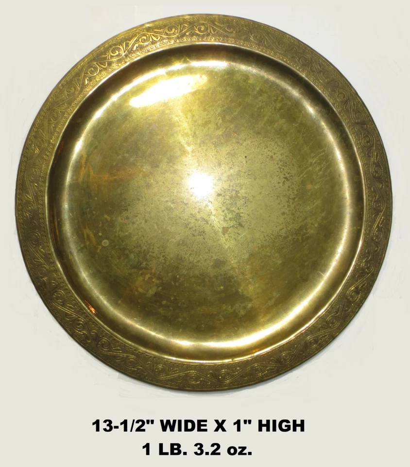 PRECIO BAJO! ANTIGUA PLACA DE LATÓN MARTILLADA A MANO DE ORIENTE MEDIO 13,5" con borde grabado Foto 2 de 4