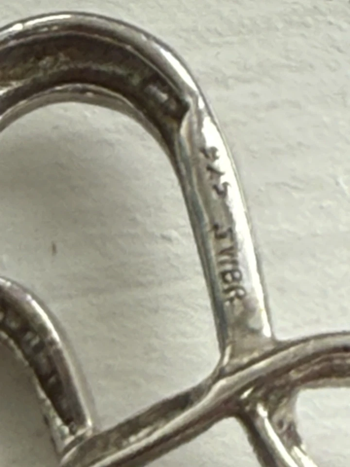 Colgante de plata de ley con doble corazón de diamantes Kay Jewelers Foto 3 de 3