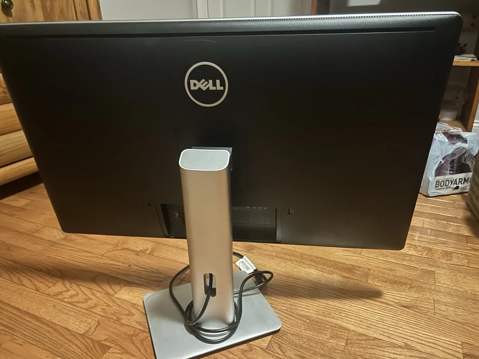 Dell UP3216Q 32" UltraSharp 3840 x 2160 4K Ultra HD Monitor Stand Included - Image 2 of 3