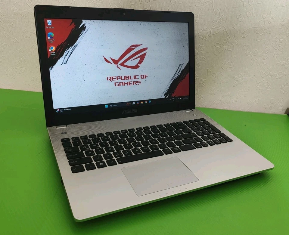 Asus ROG i7 Gaming Laptop With SSD and Microsoft Office 2024 For Student - Image 2 of 4