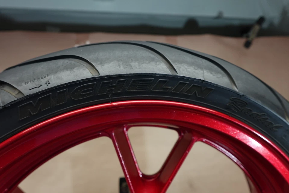 Llanta delantera Michelin 120/70 ZR17 2006-2011 Kawasaki Ninja ZX1400 ZX14R Foto 3 de 4