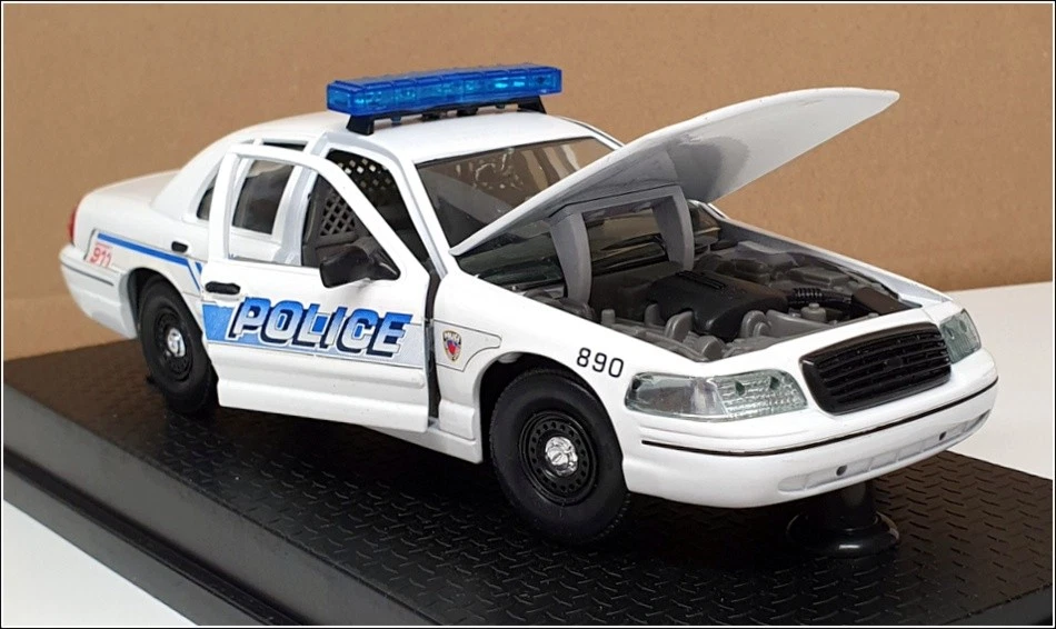 Classic Metal Works 1/24 Scale 25822E - Ford Crown Victoria Police Mayplewood - Image 4 of 4