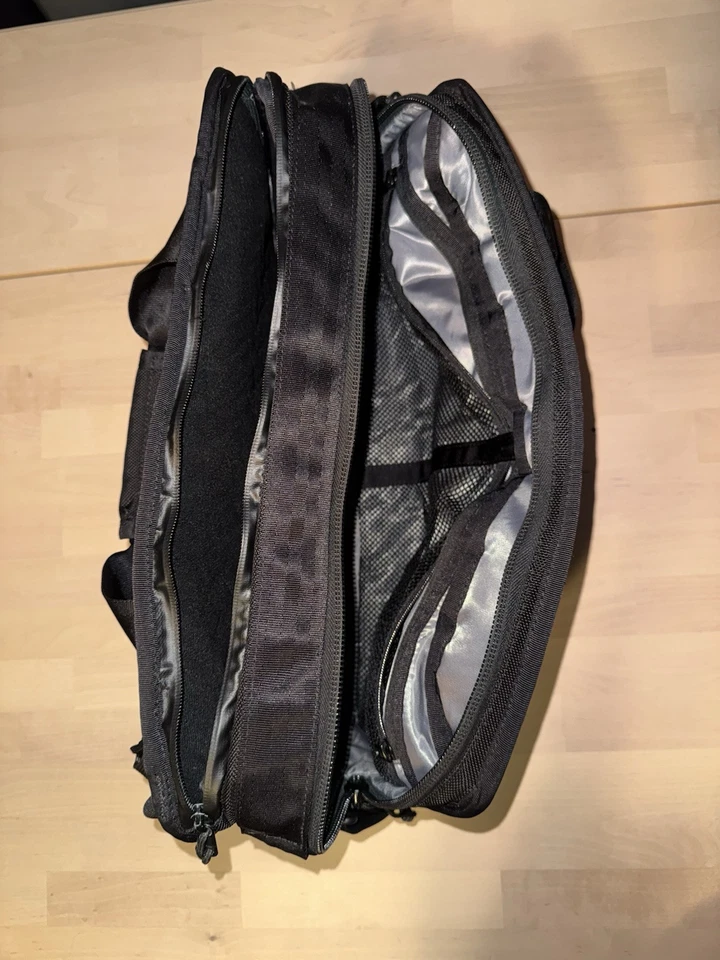 Mochila o bolso de hombro híbrido cromado Foto 3 de 3