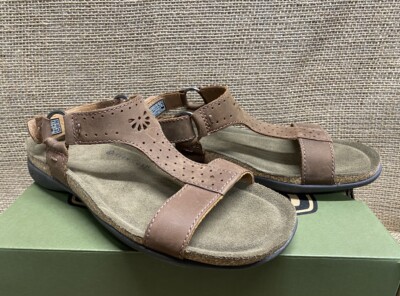 keen kaci ana t strap sandal