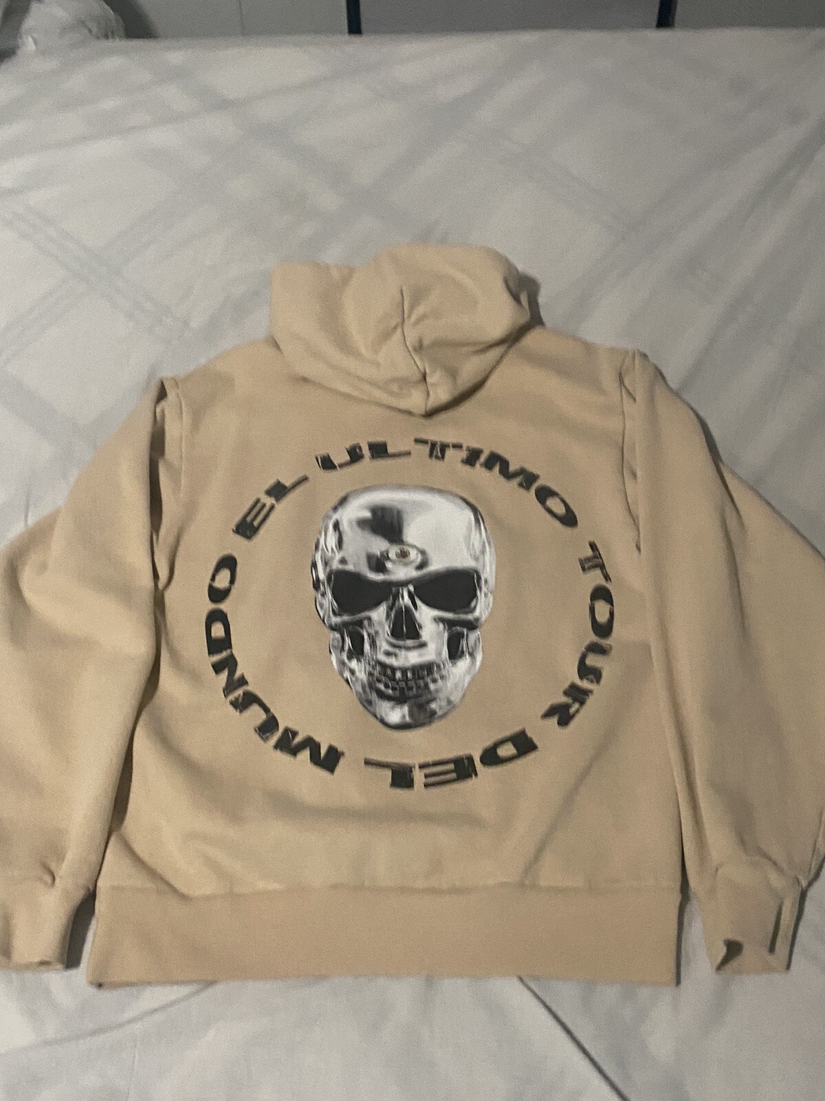 Bad Bunny Skull Hoodie And Joggers. El Último Tour Del Mundo (2020  Exclusive) | eBay