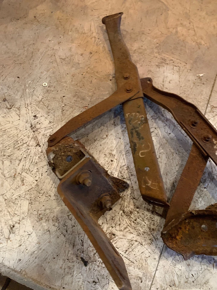 Oldsmobile 88 1961 soportes de parachoques delanteros Foto 3 de 4