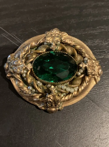 Vintage Emerald Green Color and Gold Tone Brooch
