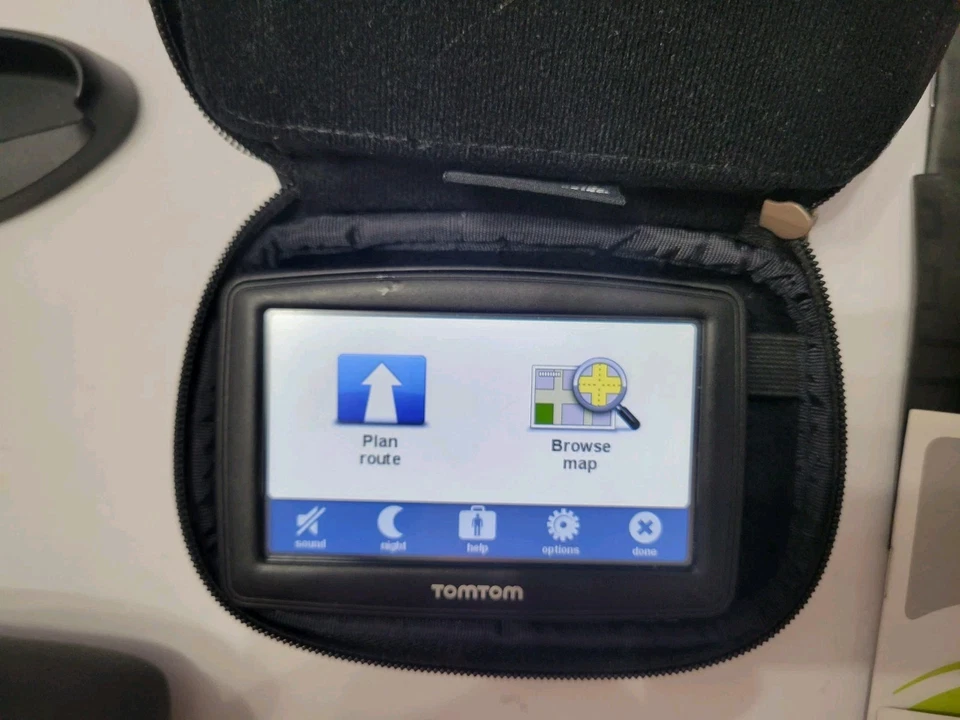 TomTom One And TomTom Go Bundle. - Image 3 of 4