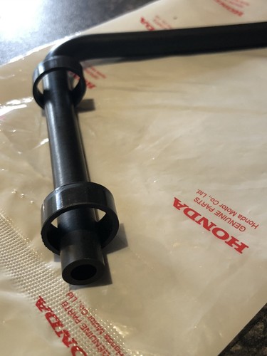 92-94 CB400 SUPER FOUR New Genuine Honda Carburettor Right Pipe 16198-MY9-000 - Picture 10 of 11