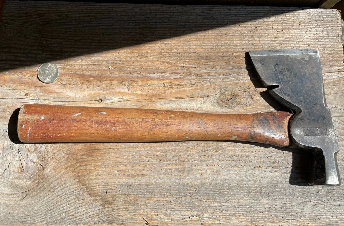VINTAGE PLUMB CARPENTERS AXE HATCHET W ORIGINAL PLUMB WOOD HANDLE USA TOOL