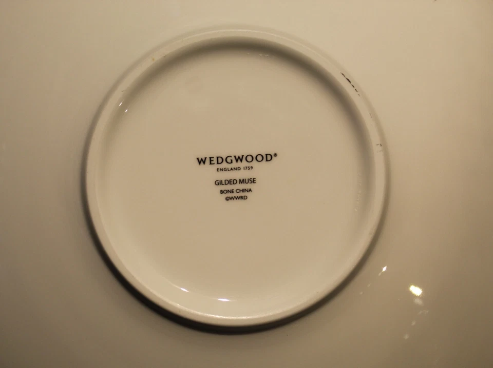 Cuenco grande poco profundo de porcelana de hueso de musa dorado Wedgwood Foto 4 de 4