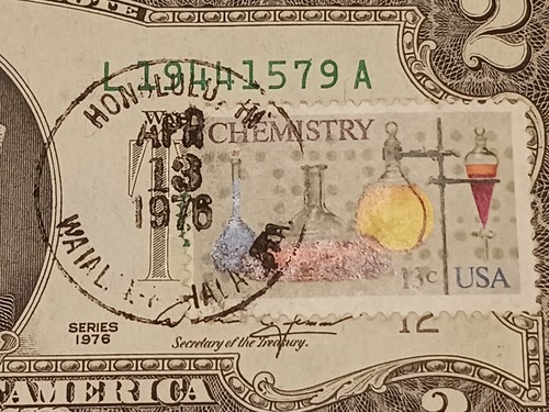 1976 2 $ DOLLARSCHEIN MIT USPO BRIEFMARKE VOM 13. APRIL 1976 ~ WAIALAE-KAHALA, HAWAII - Bild 2 von 2