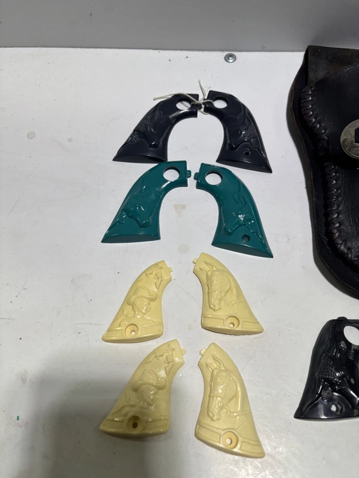 Hubley Empuñaduras Nuevas para Pistolas de Tapa - Balas - Funda Foto 3 de 4