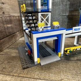 LEGO CITY Police Station (60141) Complete Set & Minifigs No Box or Instructions