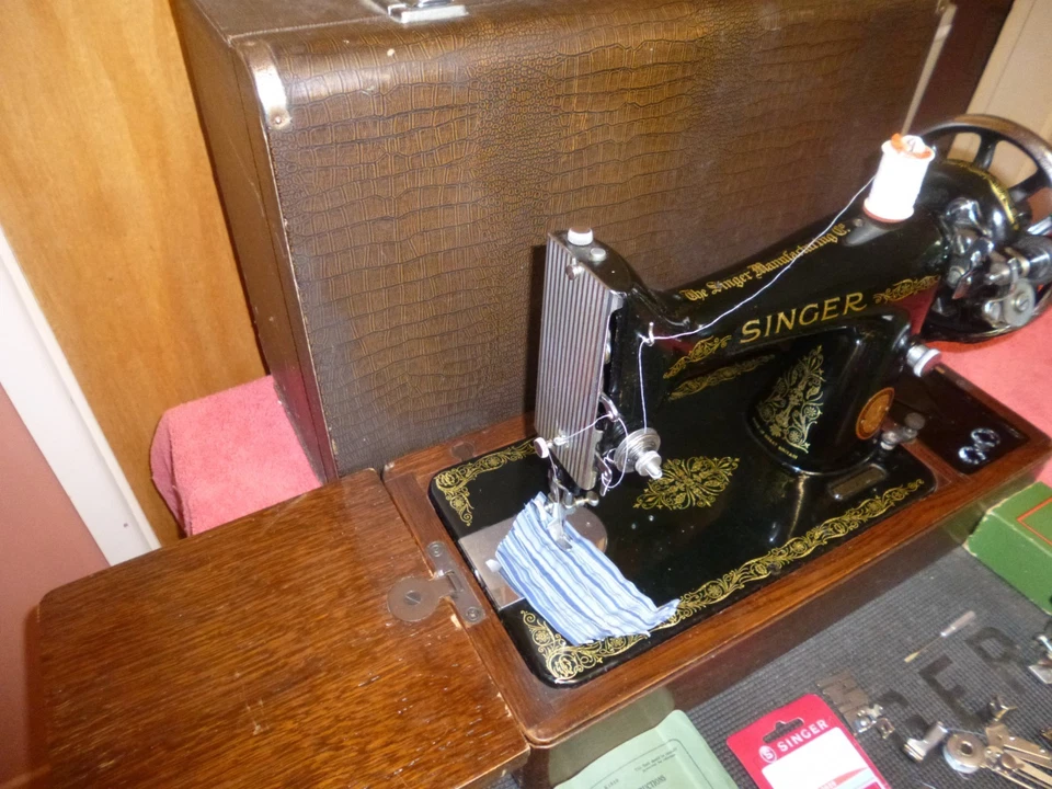 HeavyDuty  Singer 99K Sewing Machine,Fully  Serviced, with case, original manual - Image 2 of 3