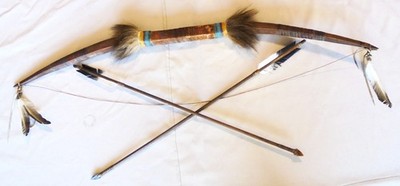 VINTAGE NATIVE AMERICAN  HANDMADE BOW W/FUR BEADS & ARROWS  WALL HANGING