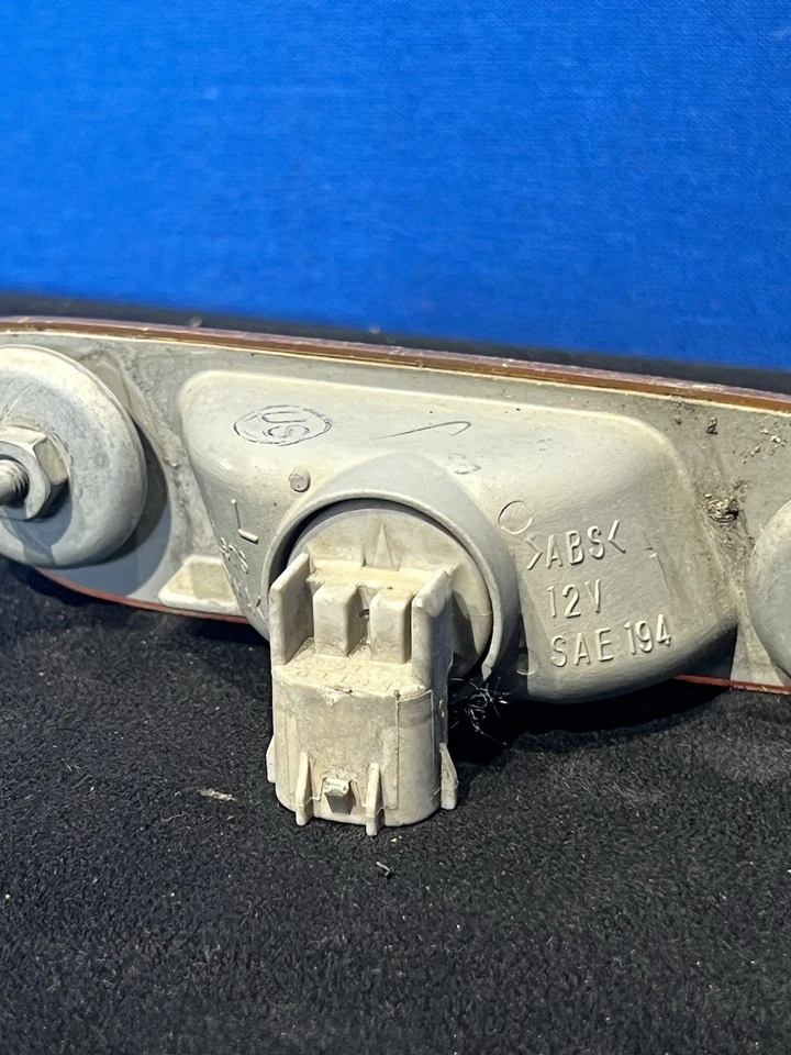 2003 TOYOTA PRIUS OEM LEFT HAND DRIVERS SIDE SIDE MARKER SIGNAL LIGHT 2001 2002 - Image 3 of 4