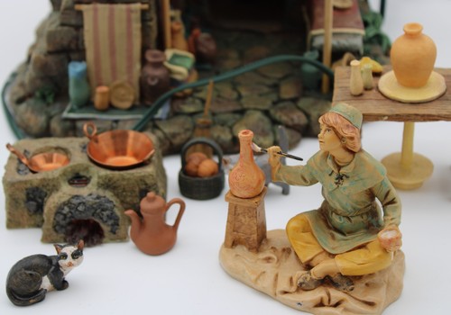 Fontanini Lighted Nativity Village "Pottery Shop " and Accessories for 5" Scale - Picture 9 of 22