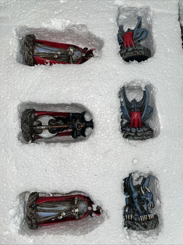 2003 Adams Apple Good Vs Evil Chess Pieces 32pc Set - Image 2 of 4