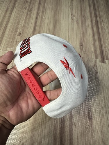 Wisconsin Snap Back White/Red Reebok Adjustable - Picture 3 of 8