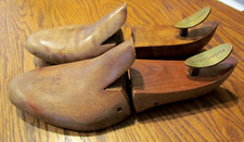 Vintage Pair Florsheim Logo Wood Shoe Forms Stretchers Mens Size Medium