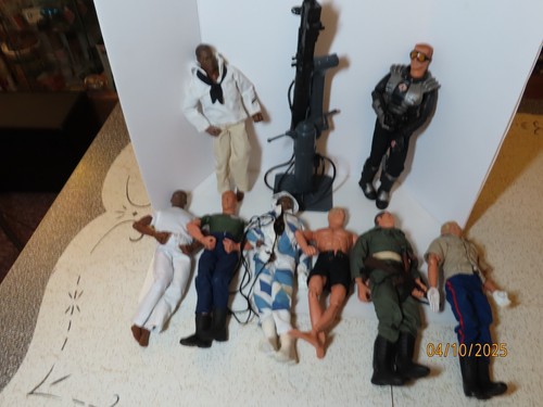 Huge lot of GI Joe 1:6 figures Jeep accessories clothes footlockers very cool - Picture 12 of 22