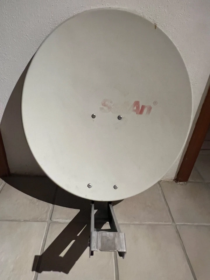 Original SAT-Schüssel Kathrein CAS 60, 60 cm mit LNB-Aufnahme, ohne LNB