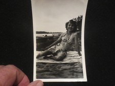 PRETTY WOMAN ON THE BEACH 1940S PHOTOGRAPH IN SUN SUIT SUN BATHING