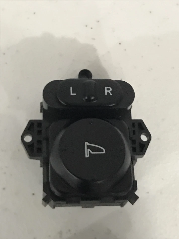 2006 Honda Civic Left Front Driver Side Window Lock Switch, Drivers Master, OEM - Image 4 of 4