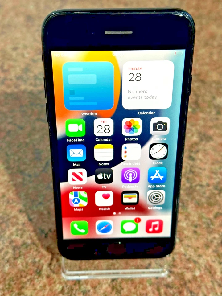 Apple iPhone 7 128GB 2GB RAM 4.7-inch Quad-core 2.34 GHz with iOS 10 Jet Black - Image 2 of 4