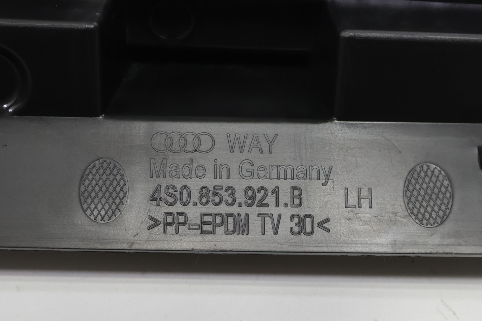 Audi R8 2017-2023 LEFT Rocker molding P/N 14781