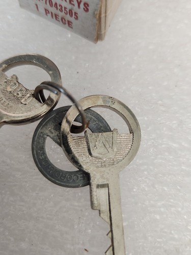 NOS NEW OEM 1951 51 FORD CAR TRUNK LOCK CYLINDER & KEYS 1A-7043505 SHOEBOX - Picture 7 of 14