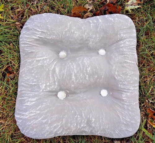 Pillow stepping stone mold concrete plaster plastic mould 14" x 14" x 3" thick - Picture 1 of 9