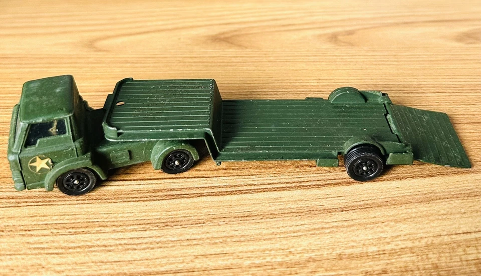 CORGI JUNIOR WHIZZWHEELS FORD D SERIES TANK LOW LOADER GREEN 80 - Image 2 of 4