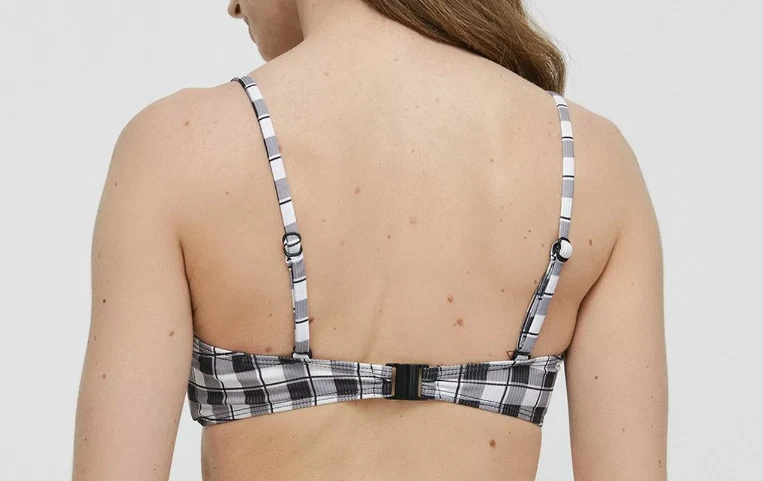 Top de bikini con corbata frontal acanalada de almacén talla 8 Foto 2 de 3