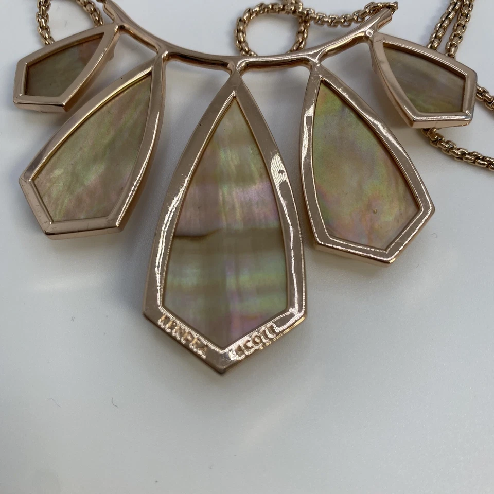 Colar ajustável ouro madrepérola marrom Kendra Scott Rhyan - Imagem 3 de 4