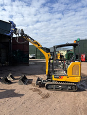 LiuGong 9018F 2 ton mini digger with rotating grab and buckets