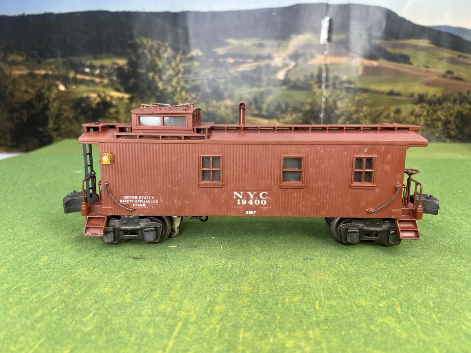 LIONEL 2957 SEMI SCALE CABOOSE VG ORIGINAL CONDITION O GAUGE ORIGINAL BOX C7 - Image 2 of 4