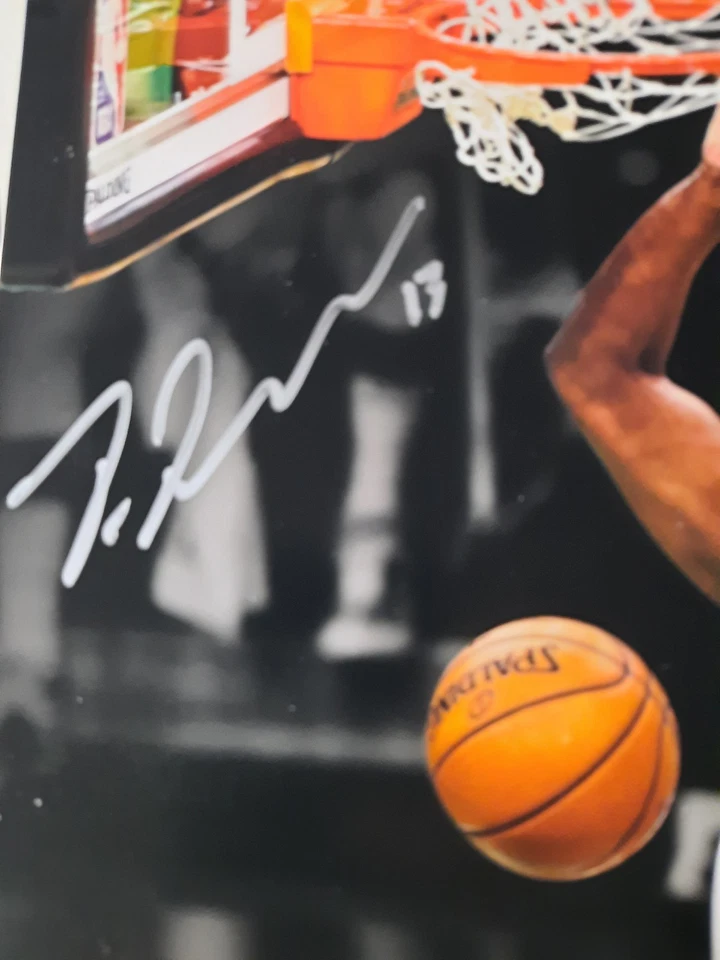 Foto autógrafa de Tristan Thompson 8x10 firmada a mano con certificado de autenticidad JSA Cavaliers Foto 2 de 4