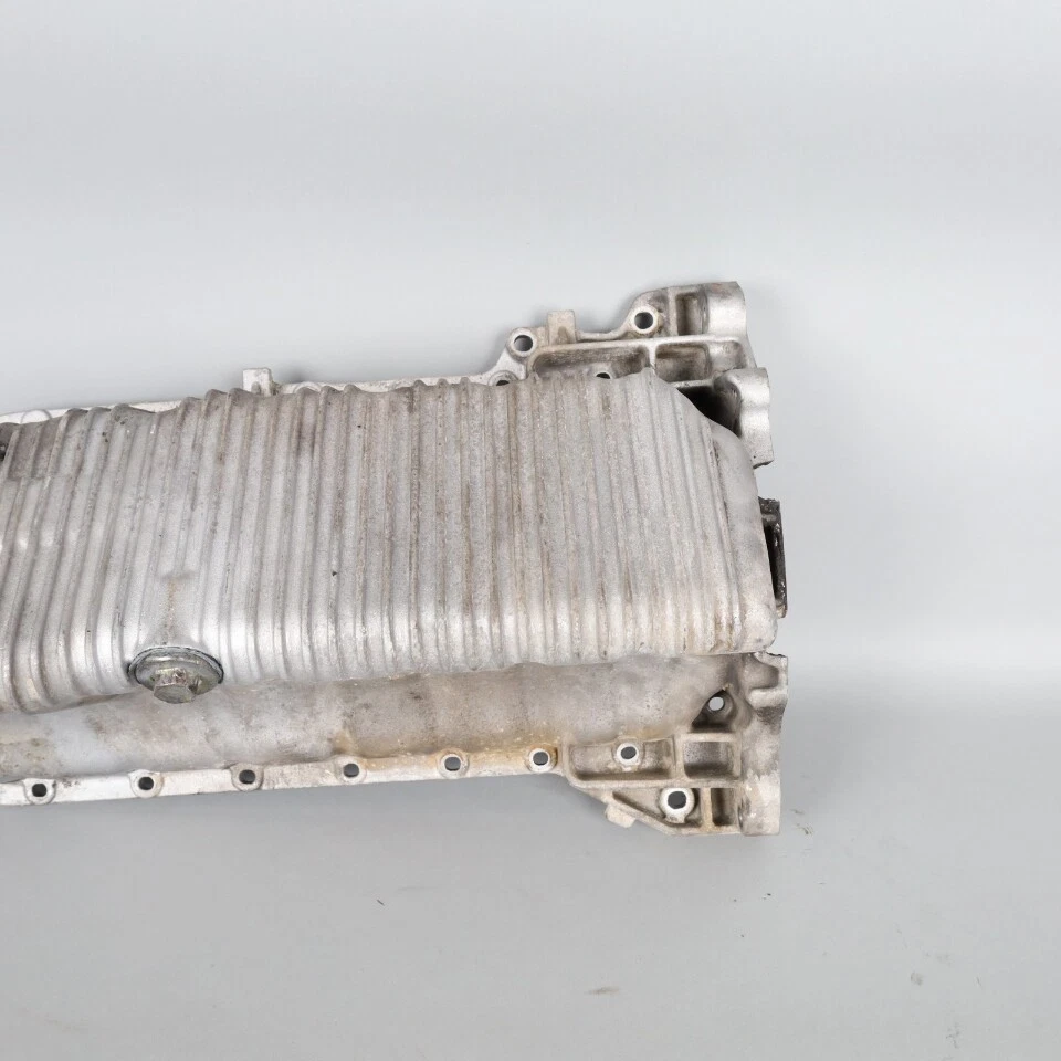 1993-1995 Volkswagen Eurovan 2.5 Engine Oil Pan 074103601B OEM Used - Image 3 of 4