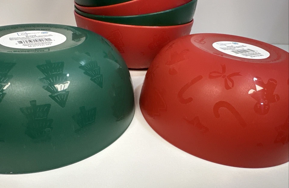 New 8 Mainstays Plastic Bowls Red Green Etched Holiday Design Christmas Snacks - Image 3 of 3