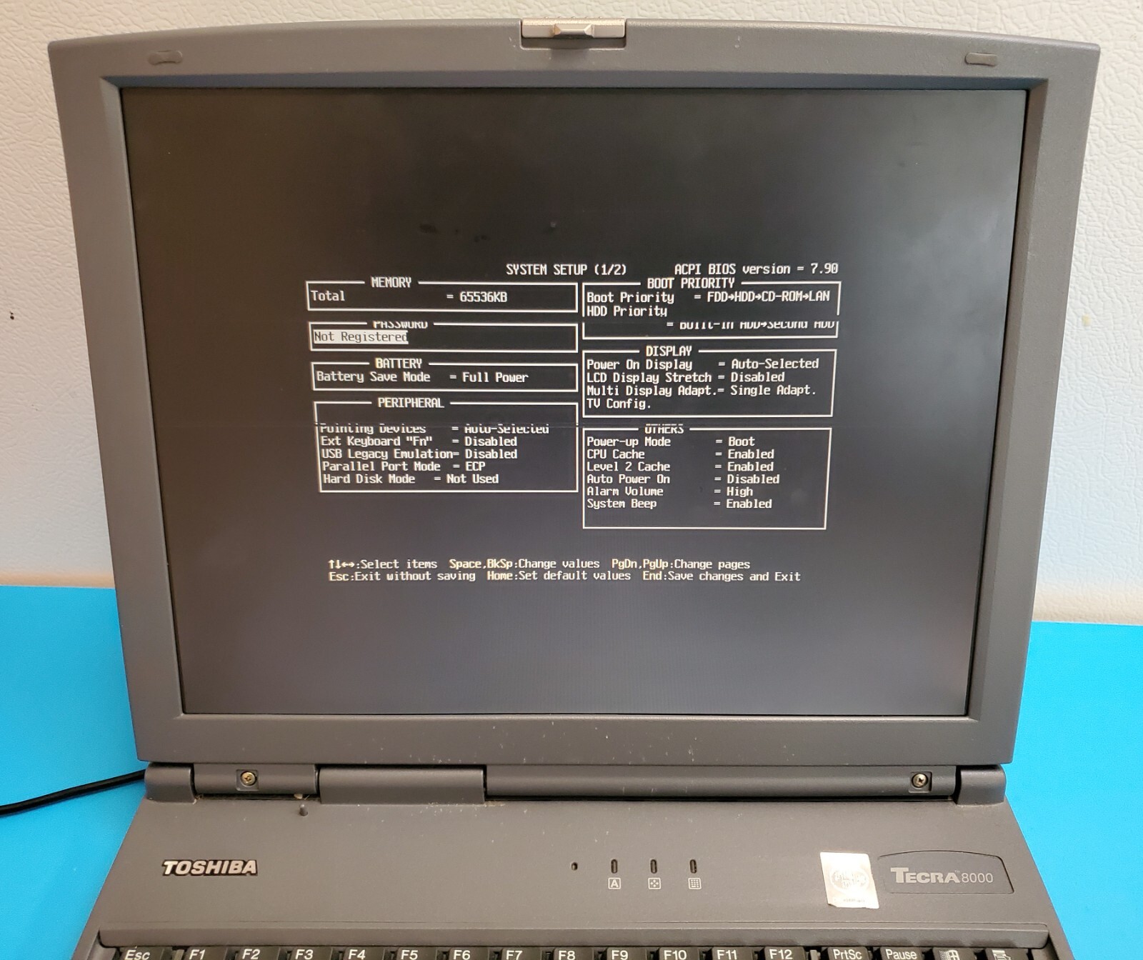 Vintage Toshiba Tecra 8000 Pentium II Laptop Computer 64MB Ram Powers