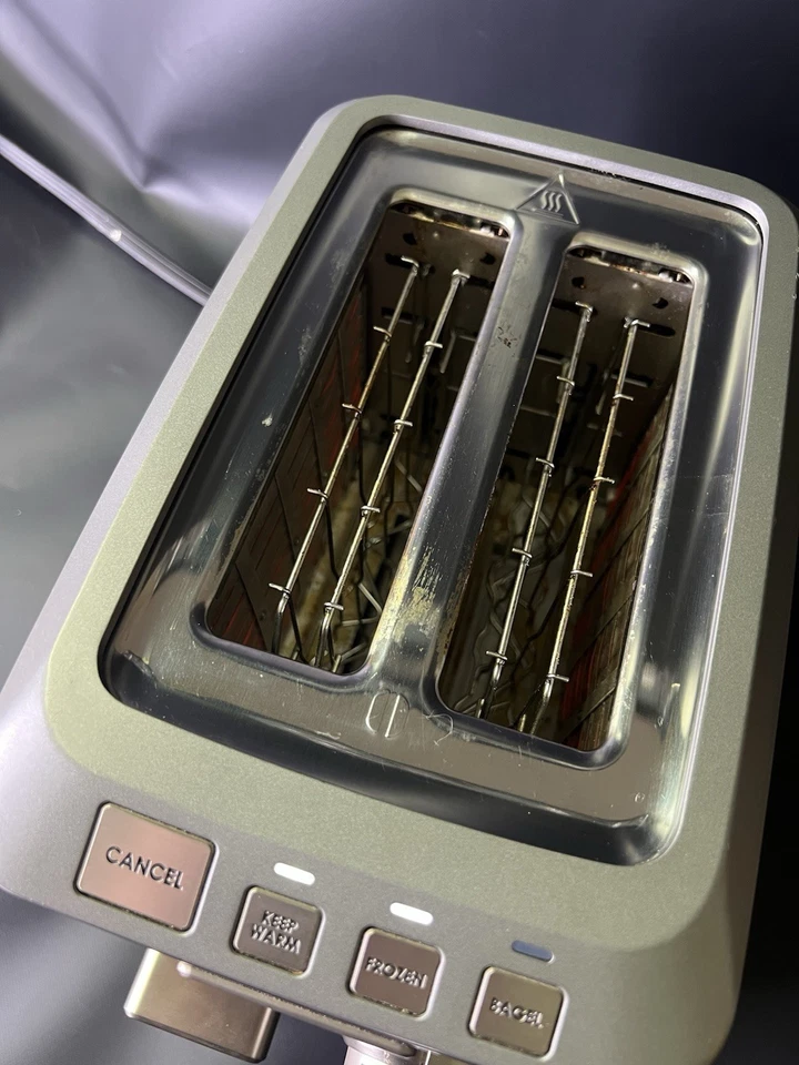 Wolf Gourmet 2-Slice Extra-wide Slot Toaster Stainless Steel WGTR122S - Image 3 of 4