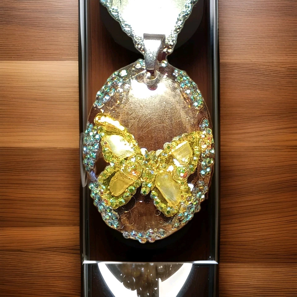 🦋 Shimmer & Soul - Collar Mariposa Oro Escarcha ✨💖 El Regalo Perfecto Foto 3 de 4