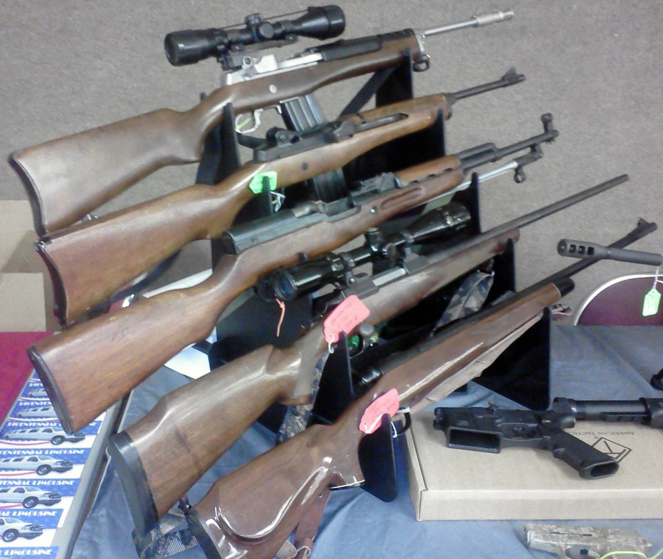 Tabletop Rifle Display Rack Shotgun/Sword/Rifle/Gun Table Top Stand Display Rack for Gun Show or ...