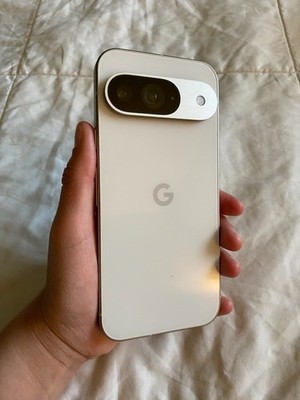 GraphenOS Google Pixel 9  Porcelain (Unlocked) Near Mint Condition!