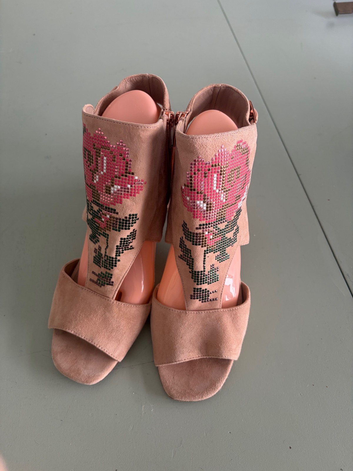 Donald J Pliner RARE  9.5M | Rose Mylasp Zippered Pink Suede