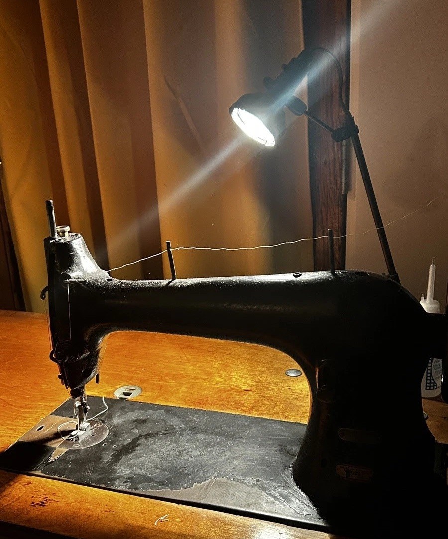Singer 31-15 Industrial Sewing Machine Mfg. 1921 SLF 2  light + Servo Motor