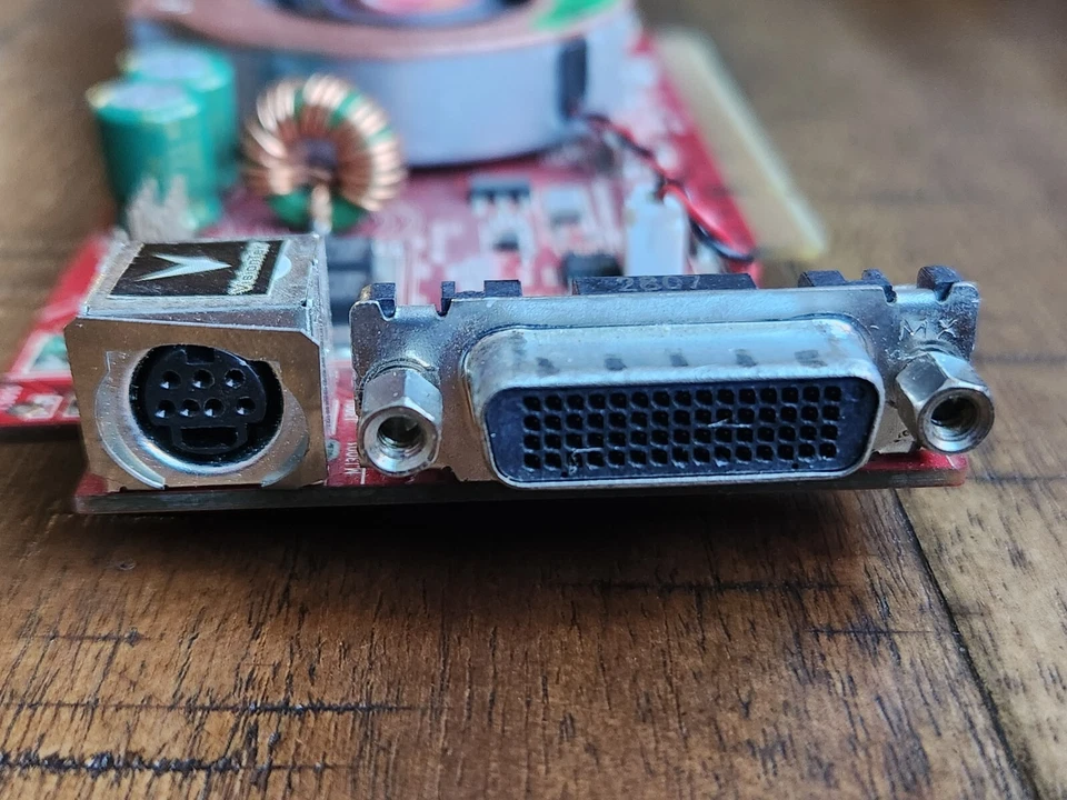 ATI VISIONTEK 256MB RADEON X1300 - PCI E VIDEO CARD With DMS-59 AND S-Video - Image 4 of 4